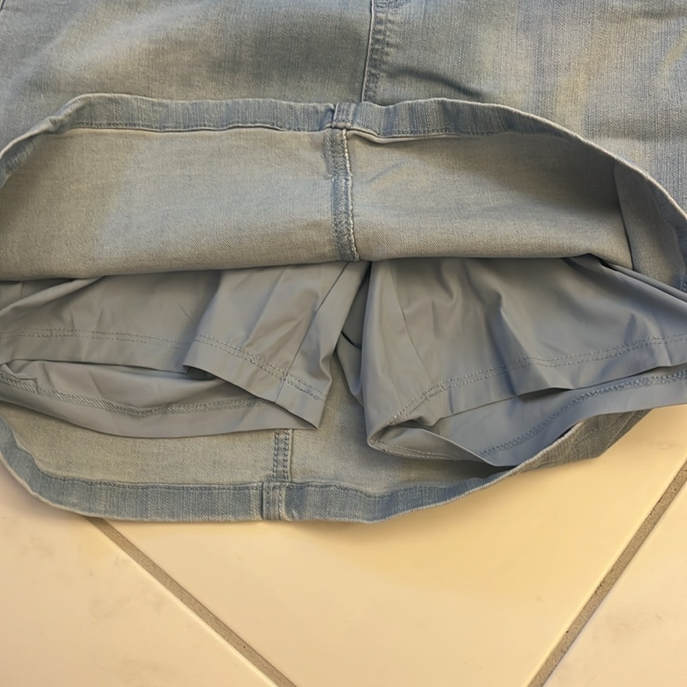 Two pack! Two travel skirts with built in shorts. Size M - Picture 6 of 8